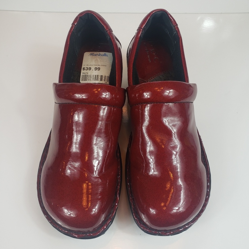 Born on Concept patent Peggy clog red/wine sz 9